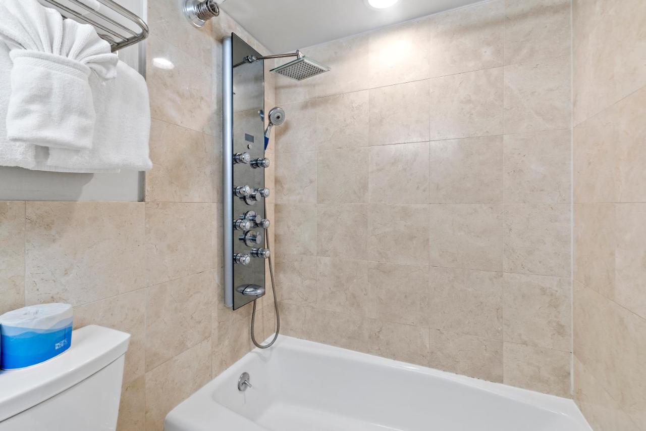 Renovated With City View At Aqua Palms Waikiki Honolulu Ngoại thất bức ảnh